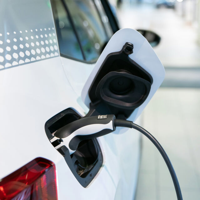 Sähköautojen huolto keskittyy suurille korjaamoille