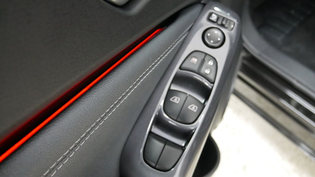 NISSAN JUKE 2021 DIG-T 114HP 6MT N-Connecta + Navi , HUIPPU , KAKSIVÄRINEN .