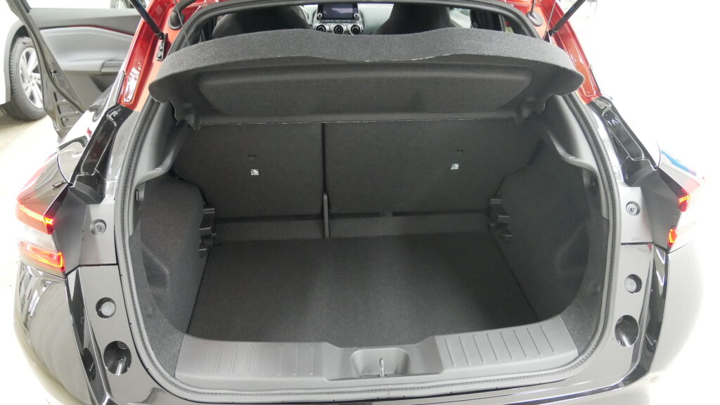NISSAN JUKE 2021 DIG-T 114HP 6MT N-Connecta + Navi , HUIPPU , KAKSIVÄRINEN .