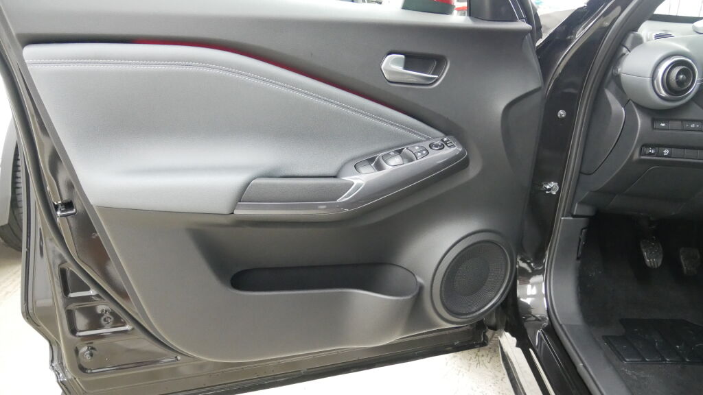 NISSAN JUKE 2021 DIG-T 114HP 6MT N-Connecta + Navi , HUIPPU , KAKSIVÄRINEN .