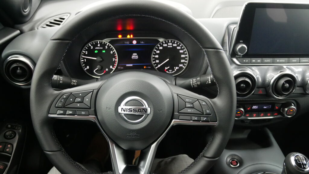 NISSAN JUKE 2021 DIG-T 114HP 6MT N-Connecta + Navi , HUIPPU , KAKSIVÄRINEN .